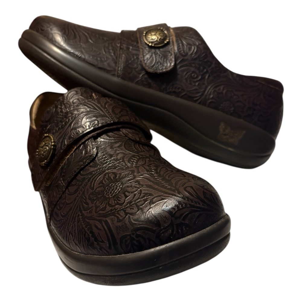 Comfortable Alegria Joleen tooled floral leather loafer size 39 women’s 8.5